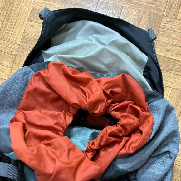 The North Face W Terra 40 Hiking Camping Backpack Gray Sage Green - Picture 9 of 12